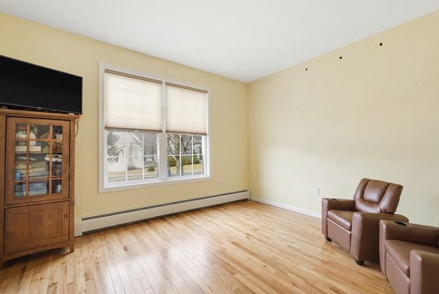 10 Mate Dr, New Bedford, MA 02745