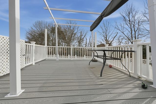 10 Mate Dr, New Bedford, MA 02745