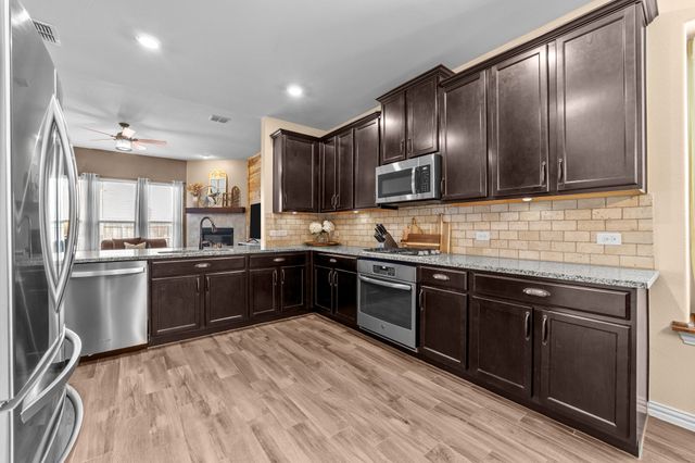 910 Black Hawk Drive, Princeton, TX 75407