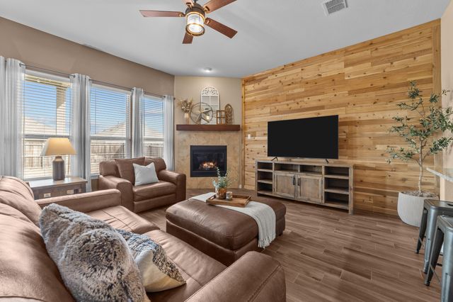 910 Black Hawk Drive, Princeton, TX 75407