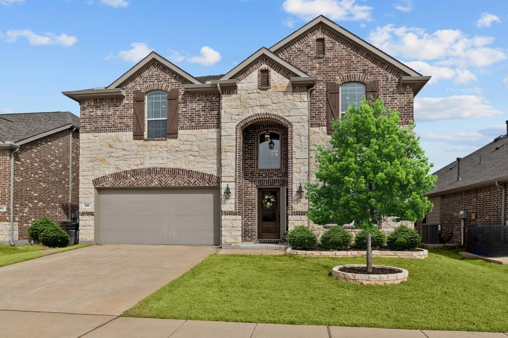 910 Black Hawk Drive, Princeton, TX 75407