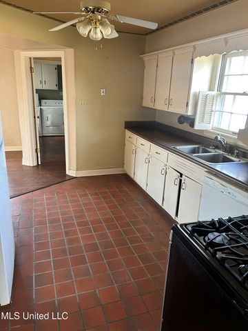 141 Mcguire Cove, Clarksdale, MS 38614