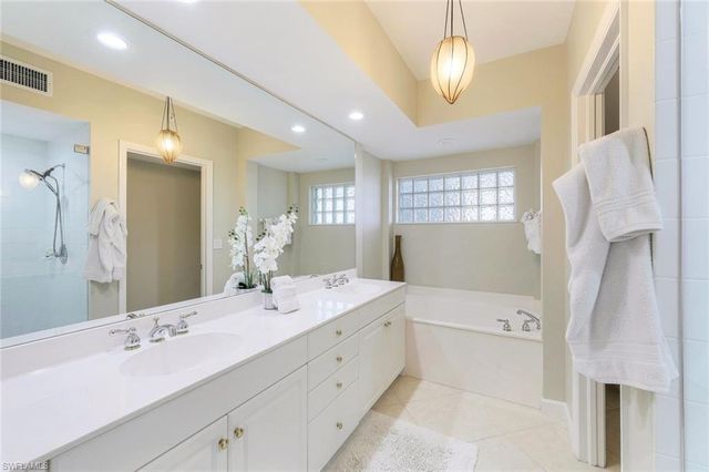 300 Dunes BLVD 602, Naples, FL 34110