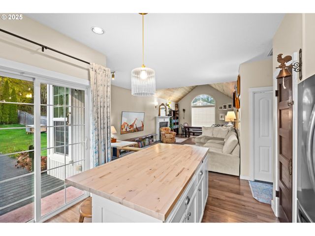 1842 Rose Hedge Ct, Vernonia, OR 97064