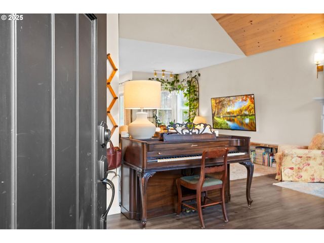 1842 Rose Hedge Ct, Vernonia, OR 97064