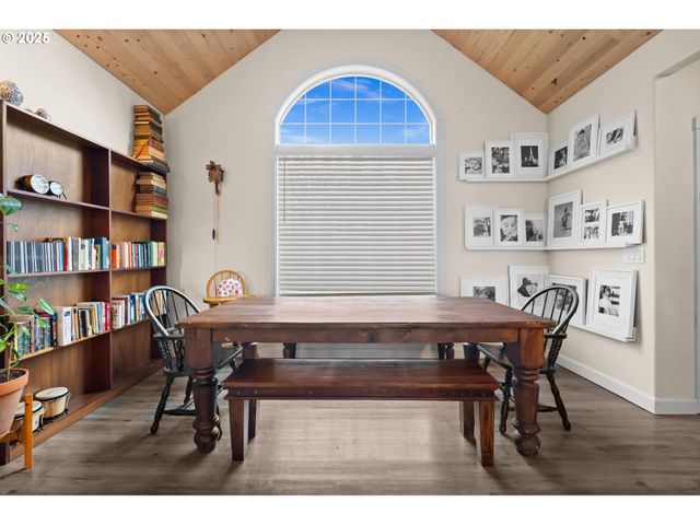 1842 Rose Hedge Ct, Vernonia, OR 97064