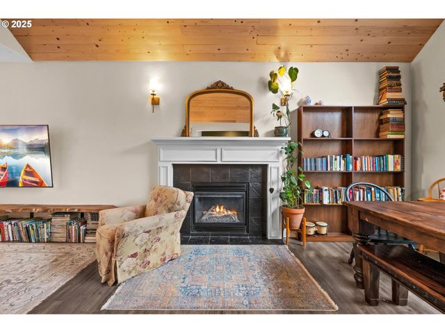 1842 Rose Hedge Ct, Vernonia, OR 97064