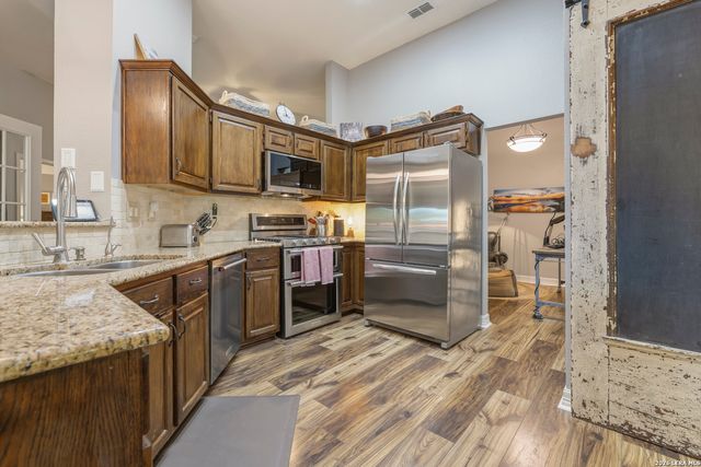 10502 Pembriar Cir, San Antonio, TX 78240