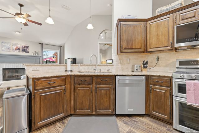 10502 Pembriar Cir, San Antonio, TX 78240