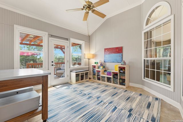 10502 Pembriar Cir, San Antonio, TX 78240