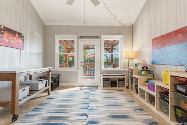 10502 Pembriar Cir, San Antonio, TX 78240