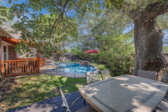 10502 Pembriar Cir, San Antonio, TX 78240