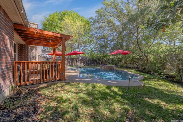 10502 Pembriar Cir, San Antonio, TX 78240