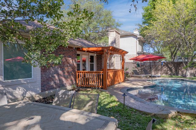 10502 Pembriar Cir, San Antonio, TX 78240