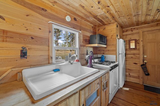 10545 CUSTER LIMESTONE RD, Custer, SD 57730