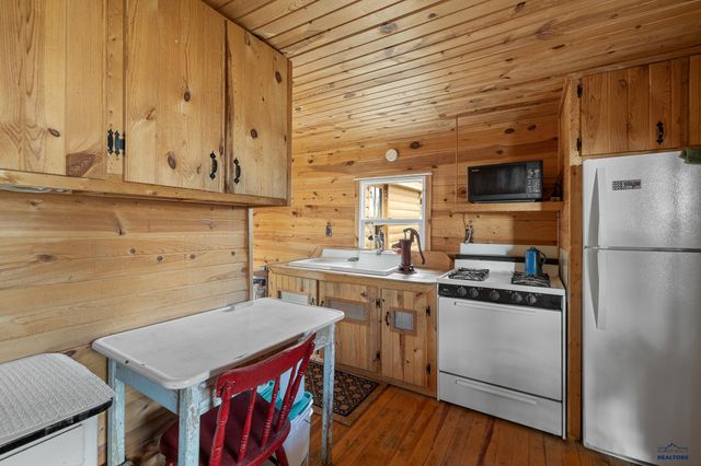 10545 CUSTER LIMESTONE RD, Custer, SD 57730