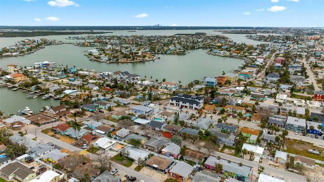 156 146TH AVENUE E B, Madeira Beach, FL 33708