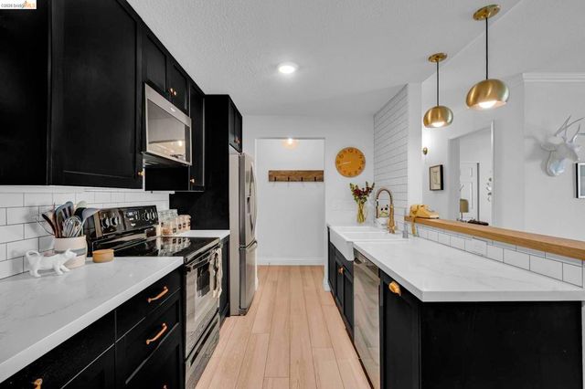 77 Fairmount Ave 105, Oakland, CA 94611