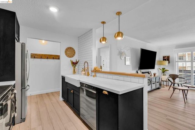 77 Fairmount Ave 105, Oakland, CA 94611