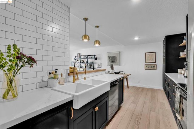 77 Fairmount Ave 105, Oakland, CA 94611