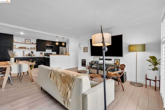 77 Fairmount Ave 105, Oakland, CA 94611