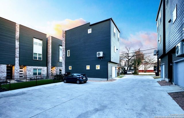 210 W Poplar St Unit 101, San Antonio, TX 78212