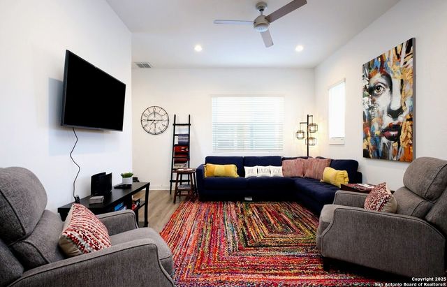 210 W Poplar St Unit 101, San Antonio, TX 78212