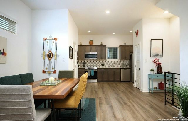 210 W Poplar St Unit 101, San Antonio, TX 78212