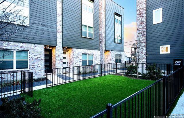 210 W Poplar St Unit 101, San Antonio, TX 78212