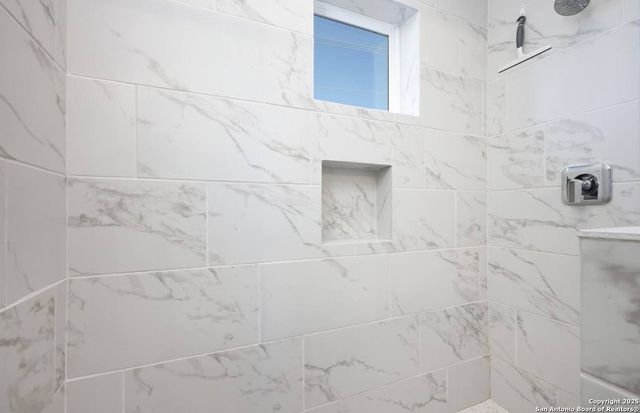 210 W Poplar St Unit 101, San Antonio, TX 78212