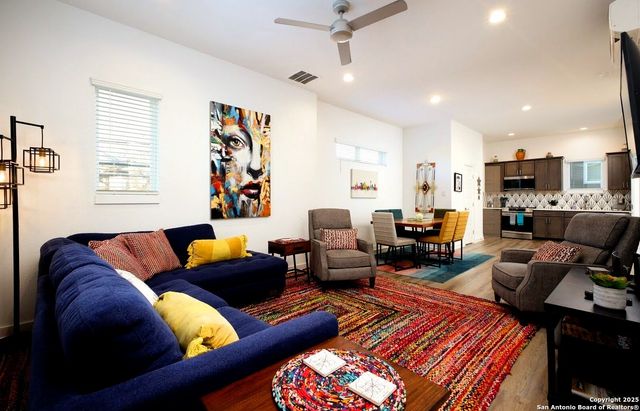 210 W Poplar St Unit 101, San Antonio, TX 78212