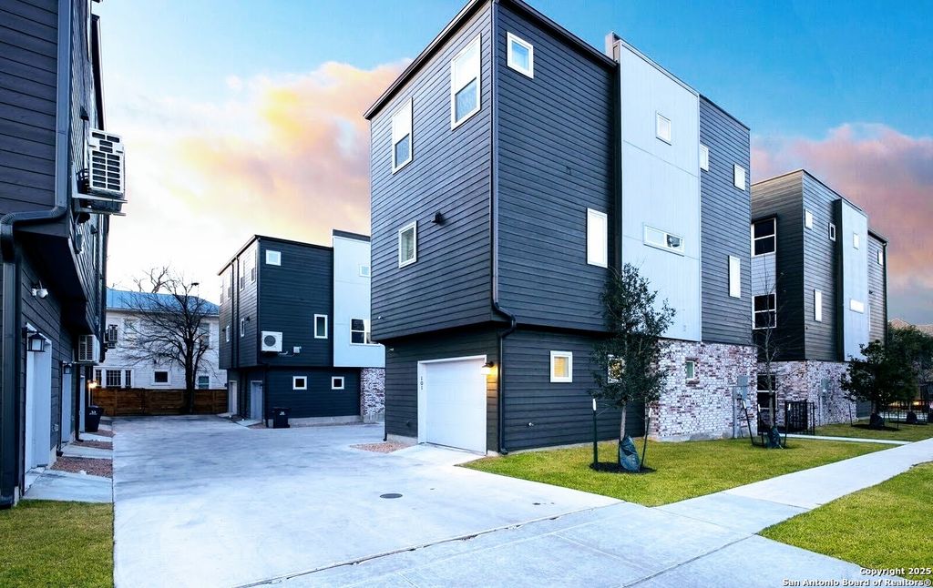 210 W Poplar St Unit 101, San Antonio, TX 78212