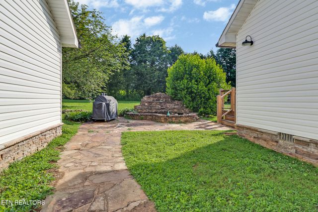 1754 Glenobey Rd, Jamestown, TN 38556
