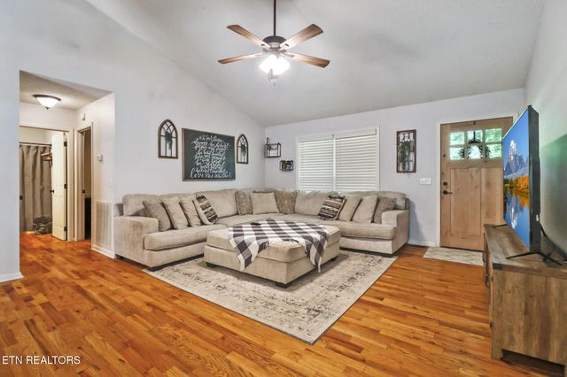 1754 Glenobey Rd, Jamestown, TN 38556