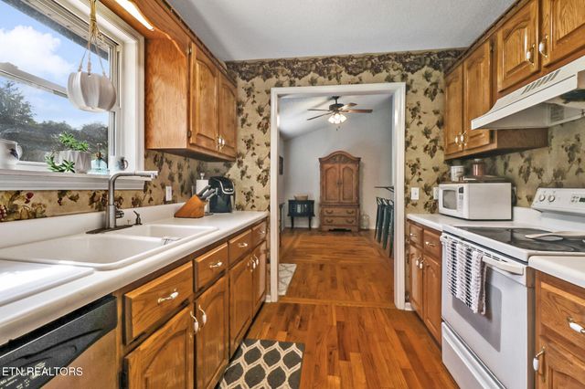 1754 Glenobey Rd, Jamestown, TN 38556