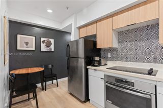 810 7th St 102, Miami Beach, FL 33139