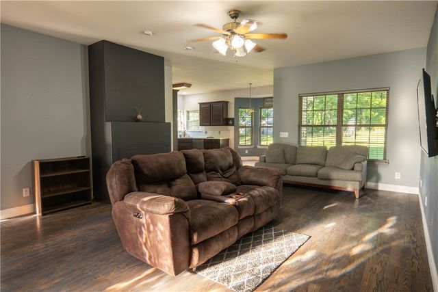 15 Coalburn Circle, Bella Vista, AR 72715