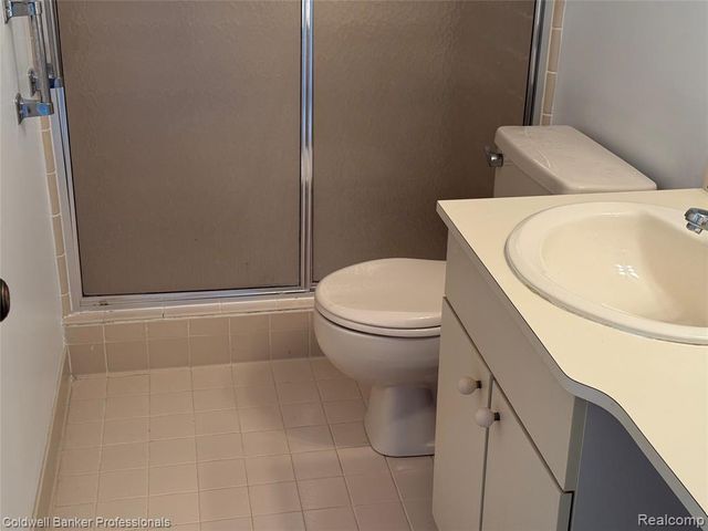 309 Country Club Drive 25, Saint Clair Shores, MI 48082