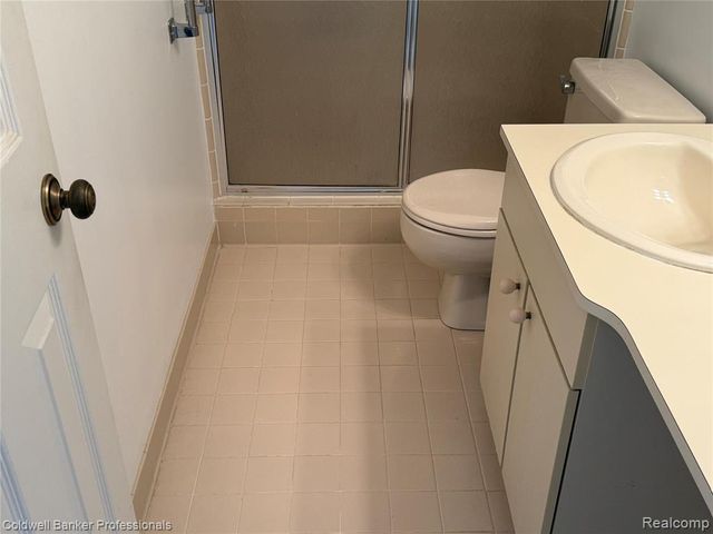 309 Country Club Drive 25, Saint Clair Shores, MI 48082