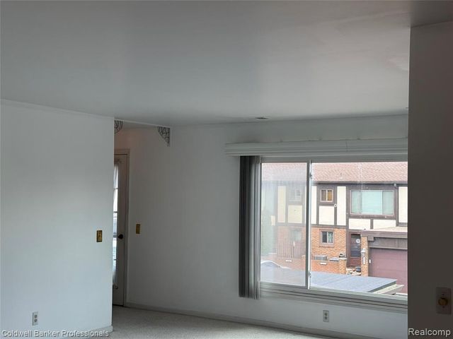 309 Country Club Drive 25, Saint Clair Shores, MI 48082