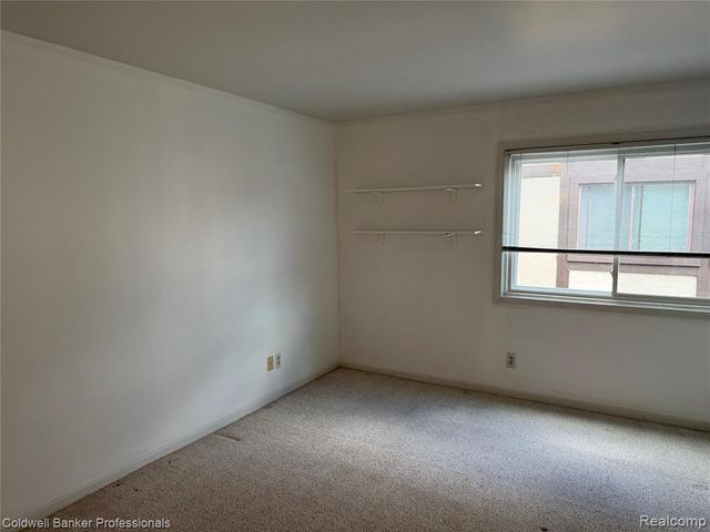 309 Country Club Drive 25, Saint Clair Shores, MI 48082