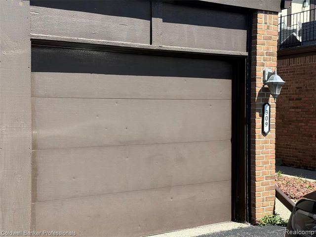 309 Country Club Drive 25, Saint Clair Shores, MI 48082