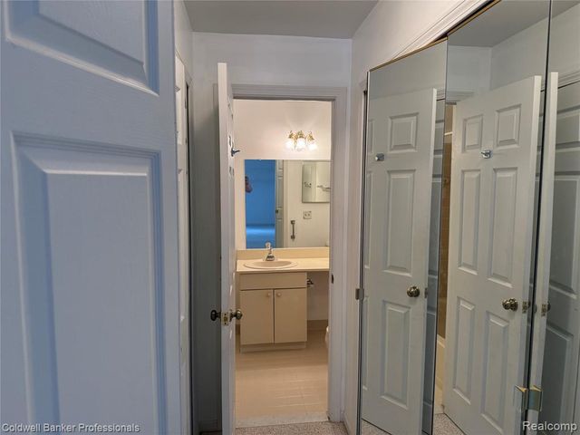 309 Country Club Drive 25, Saint Clair Shores, MI 48082