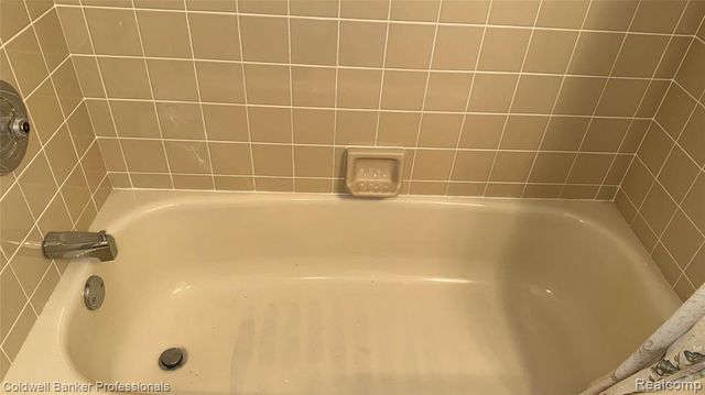 309 Country Club Drive 25, Saint Clair Shores, MI 48082