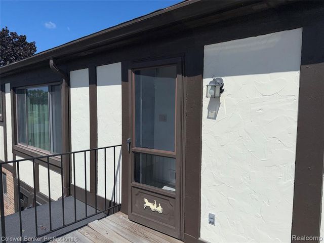 309 Country Club Drive 25, Saint Clair Shores, MI 48082