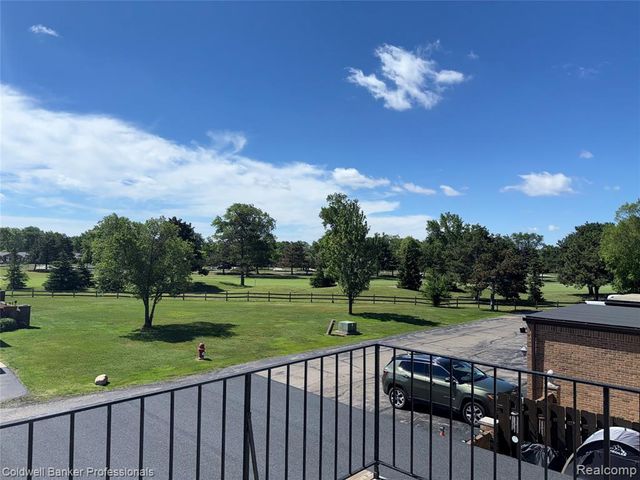 309 Country Club Drive 25, Saint Clair Shores, MI 48082