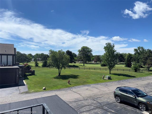 309 Country Club Drive 25, Saint Clair Shores, MI 48082