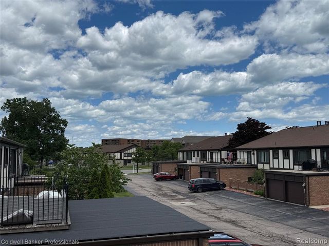 309 Country Club Drive 25, Saint Clair Shores, MI 48082
