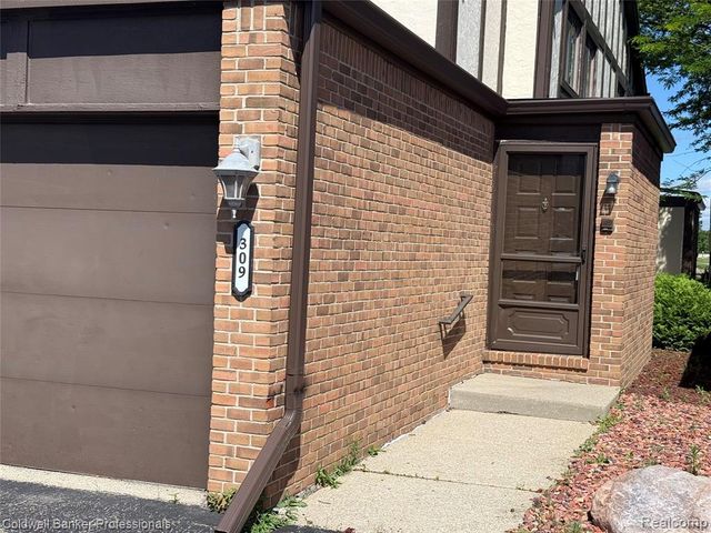 309 Country Club Drive 25, Saint Clair Shores, MI 48082