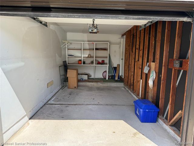 309 Country Club Drive 25, Saint Clair Shores, MI 48082